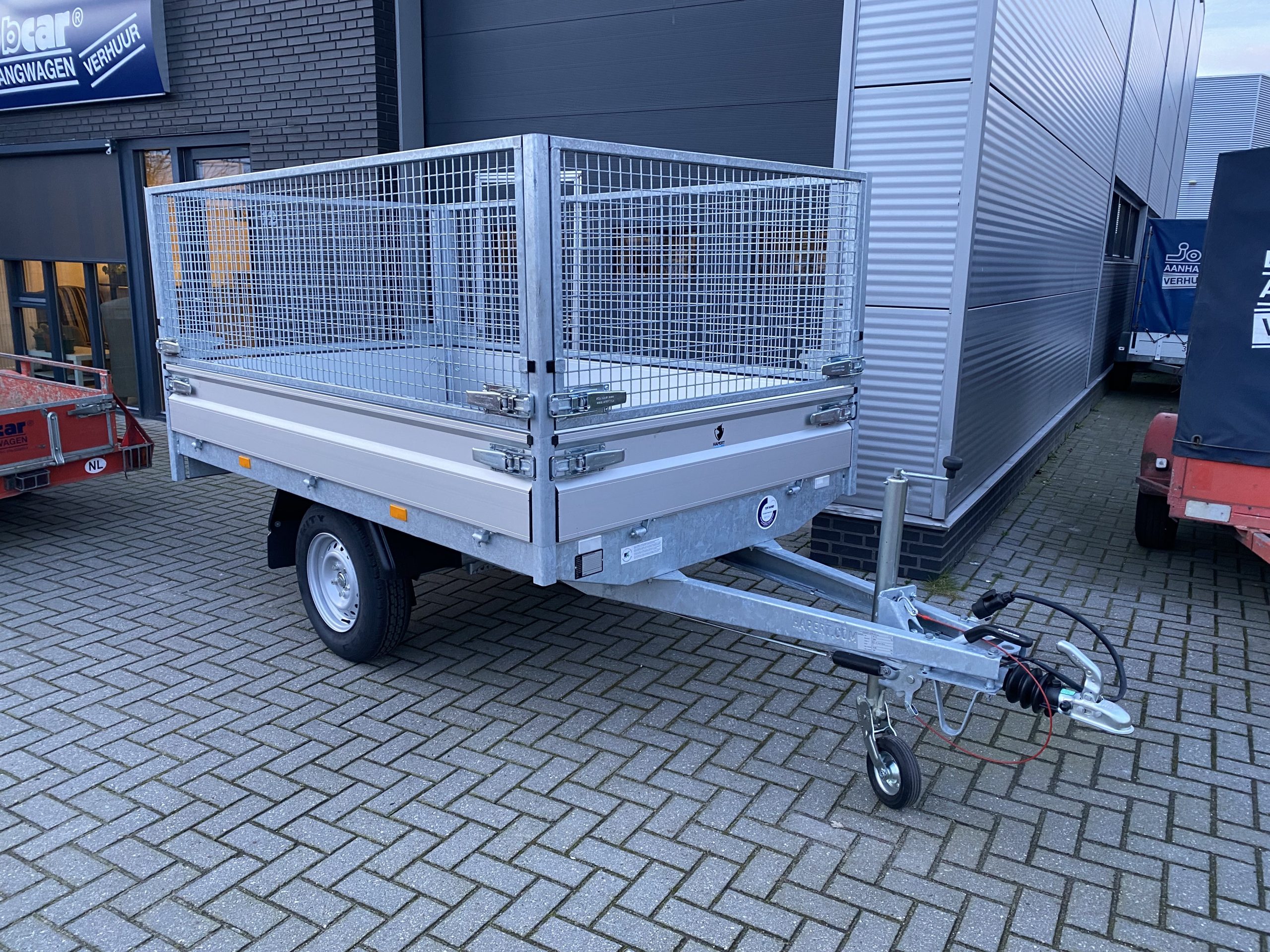 Geremd plateau met loofrekken